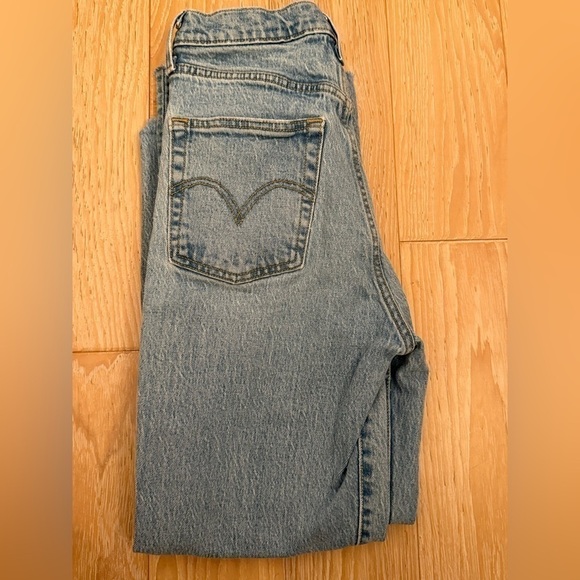 Levi's Light Blue Straight Leg Jeans - Picture 6 of 7